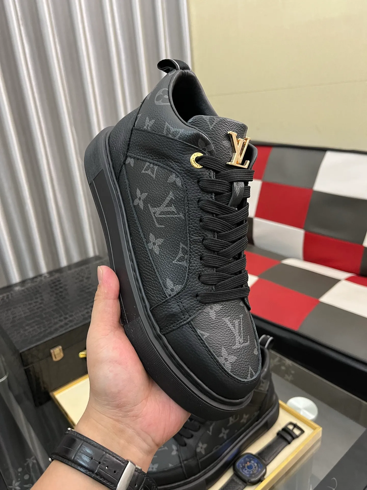Ex-factory price: 438⌚️⌚️[LOUIS VUITTON] Same style as Louis Vuitton* official website 🚹Men's high-top casual shoes❤️Same style as popular celebrities and big names ~ Best-selling at home and abroad Lv focuses on the checkerboard series...Imported first-layer cowhide with special fabrics➕Full sheepskin lining➕Brand-specific hollow outsole, code number: 38-44